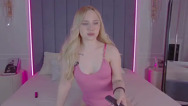 Sky Cutie online show from 04.17.26