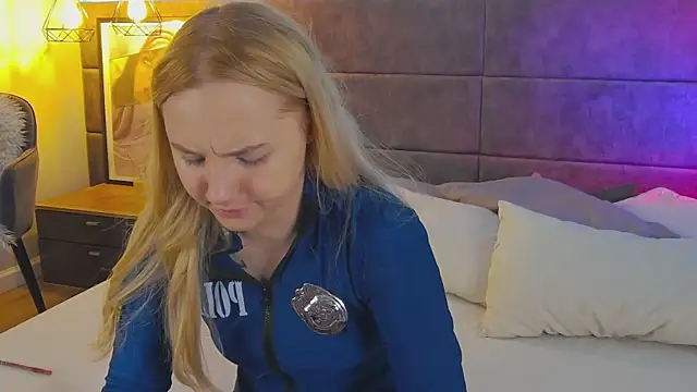 Sky Cutie online show from 04.18.26