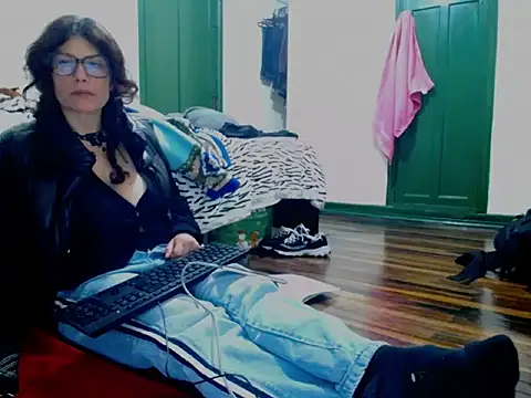 Snapshot of fenix_colette chatting on 04.20.26 fenix colette online show from 04.20.26