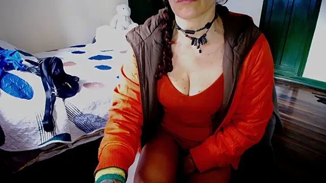 Snapshot of fenix_colette chatting on 05.20.26 fenix colette online show from 05.20.26