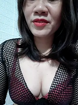 Snapshot of Singlemom69x chatting on 04.24.26 Singlemom69x online show from 04.24.26
