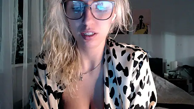 Snapshot of VivianCoke chatting on 03.01.26 VivianCoke online show from 03.01.26