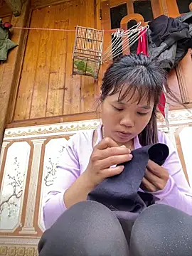 Snapshot of Ngoc-bbi chatting on 04.25.26 Ngoc-bbi online show from 04.25.26