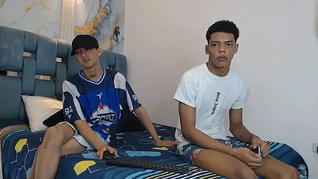 PRETTY FEM online show from 12.18.25