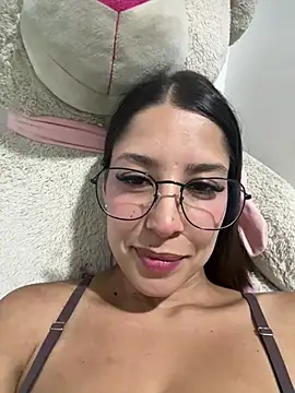 Snapshot of luvely chatting on 03.08.26 luvely online show from 03.08.26