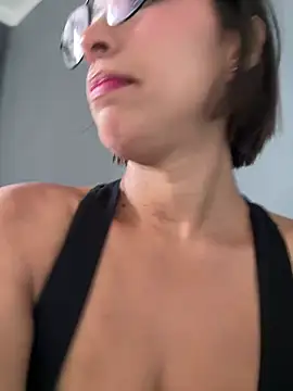 Snapshot of luvely chatting on 07.29.26 luvely online show from 07.29.26