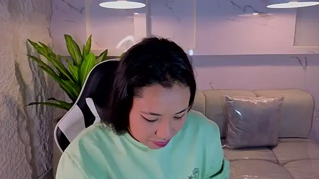 Snapshot of Hollypeyton_Tp chatting on 09.08.25 Hollypeyton Tp online show from 09.08.25