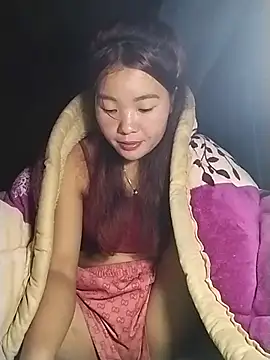 lylylove online show from 12.04.25