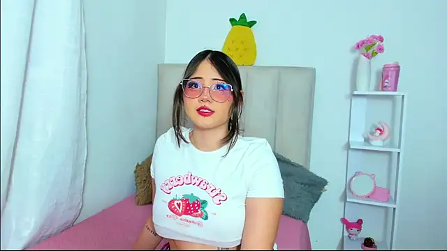 ImSofia222  online show from 11.21.25