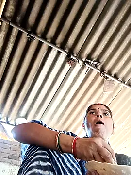 Snapshot of Sexy_queeny chatting on 09.22.25 Sexy queeny online show from 09.22.25