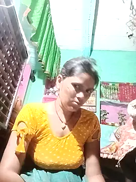 Snapshot of Sexy_queeny chatting on 10.13.25 Sexy queeny online show from 10.13.25