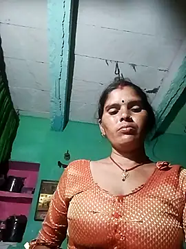 Snapshot of Sexy_queeny chatting on 10.22.25 Sexy queeny online show from 10.22.25