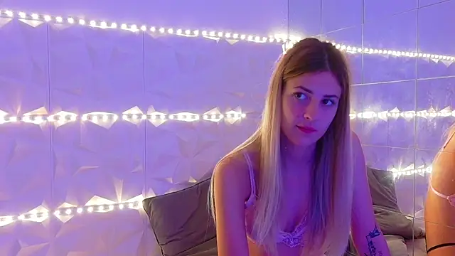 Aishha  online show from 09.10.25