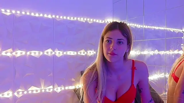 Aishha  online show from 09.11.25