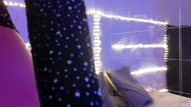 Aishha  online show from 10.13.25