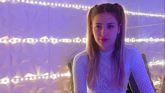 Aishha  online show from 10.27.25