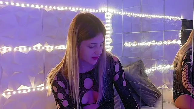 Aishha  online show from 11.06.25