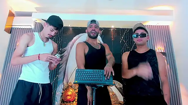 Snapshot of Extreme_boys2 chatting on 10.17.25 Extreme boys2 online show from 10.17.25