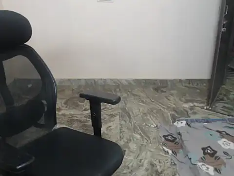  LoveBirds online show from 04.06.26