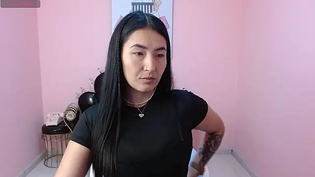 Snapshot of Isabella_Mendez_ chatting on 10.06.25 Isabella Mendez  online show from 10.06.25