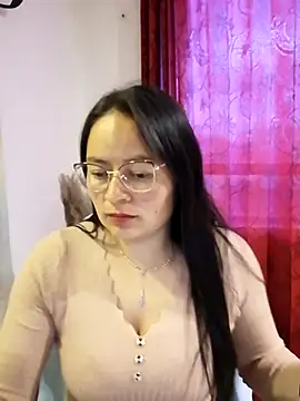 Snapshot of Daliz_Leon chatting on 10.22.25 Daliz Leon online show from 10.22.25