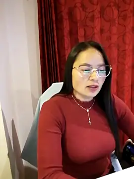 Snapshot of Daliz_Leon chatting on 11.19.25 Daliz Leon online show from 11.19.25