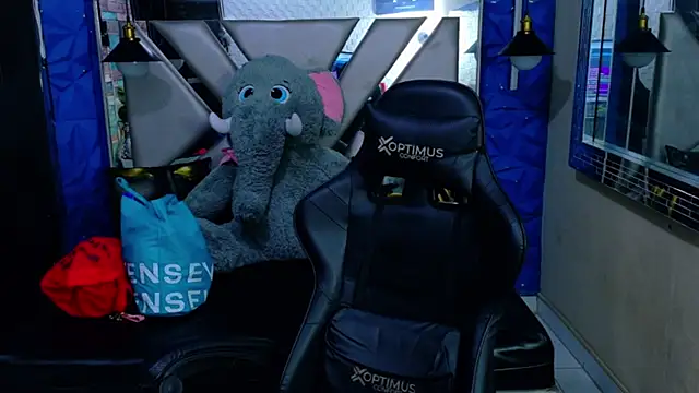 Snapshot of Selene_Thomson chatting on 09.29.25 Selene Thomson online show from 09.29.25