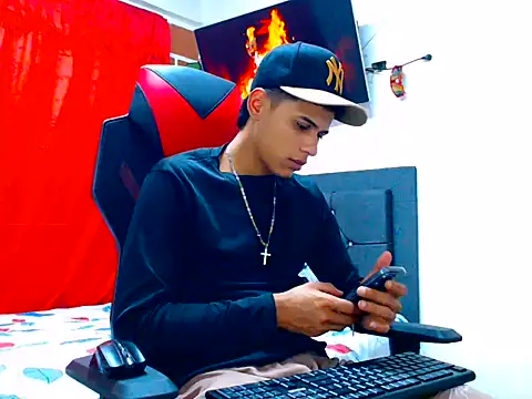 Snapshot of cristian_tayron1 chatting on 06.13.26 cristian tayron1 online show from 06.13.26