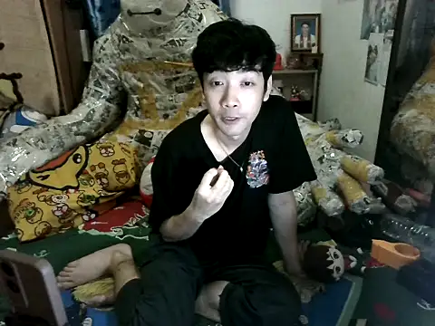 Snapshot of moaman190 chatting on 10.09.25 moaman190 online show from 10.09.25