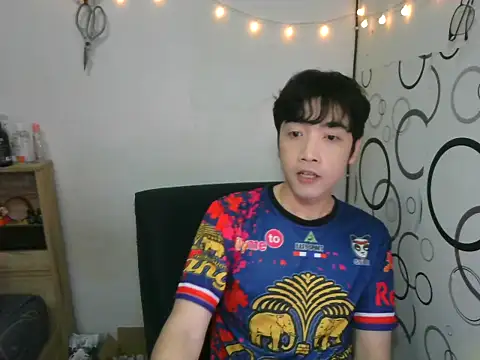 Snapshot of moaman190 chatting on 10.24.25 moaman190 online show from 10.24.25