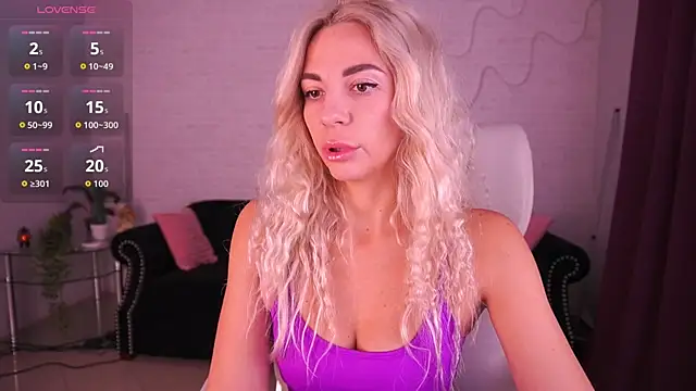 BellaRayyy online show from 12.16.25