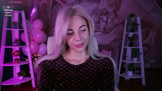 BellaRayyy online show from 02.18.26