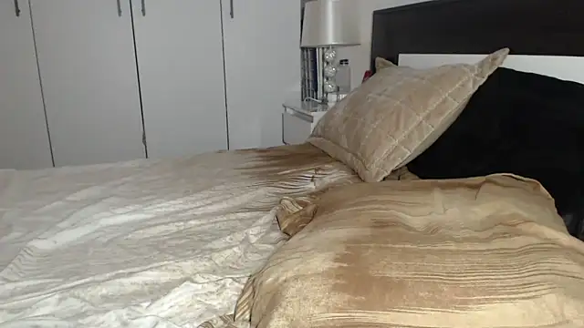 Snapshot of petite_danielle chatting on 11.27.25 petite danielle online show from 11.27.25