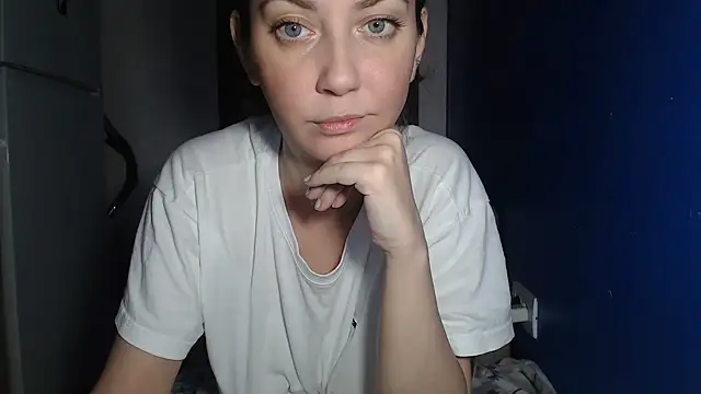 Snapshot of petite_danielle chatting on 07.15.26 petite danielle online show from 07.15.26