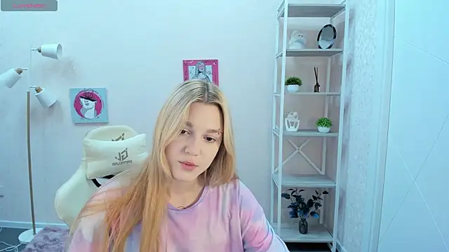 Snapshot of Sylvia_Ortiz chatting on 09.22.25 Sylvia Ortiz online show from 09.22.25