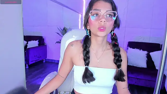 AlassiaHocthner online show from 10.04.25