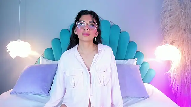 AlassiaHocthner online show from 10.27.25