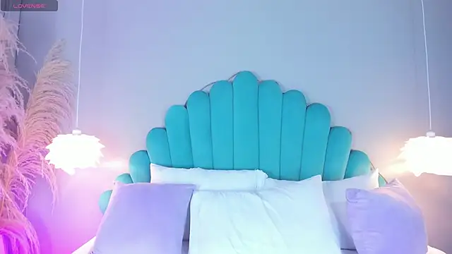 AlassiaHocthner online show from 11.12.25