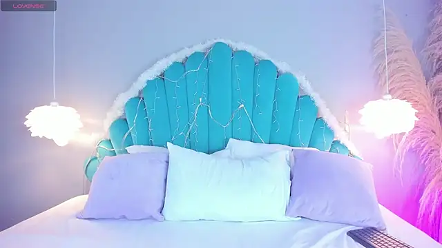 AlassiaHocthner online show from 12.04.25