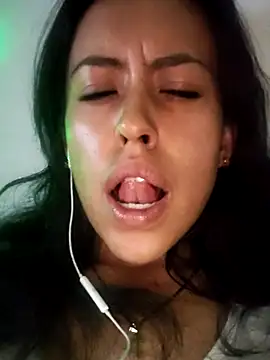 Queen Ashly online show from 09.23.25