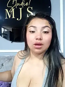 AbbieJoness   online show from 11.19.25