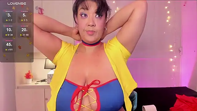 Snapshot of VickyRuiz_ chatting on 06.17.26 VickyRuiz online show from 06.17.26