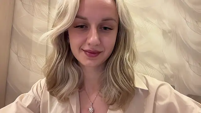 Snapshot of AdeleEverhart chatting on 11.30.25 AdeleEverhart online show from 11.30.25