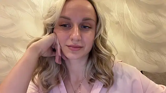 Snapshot of AdeleEverhart chatting on 12.02.25 AdeleEverhart online show from 12.02.25