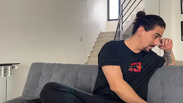 Snapshot of lenruy chatting on 06.18.26 lenruy online show from 06.18.26