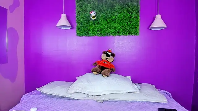 Snapshot of JulliSexxx chatting on 09.17.25 JulliSexxx online show from 09.17.25