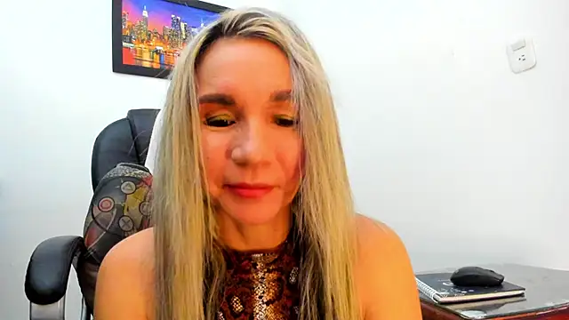 Snapshot of Ms_lunaRose chatting on 09.18.25 Ms lunaRose online show from 09.18.25