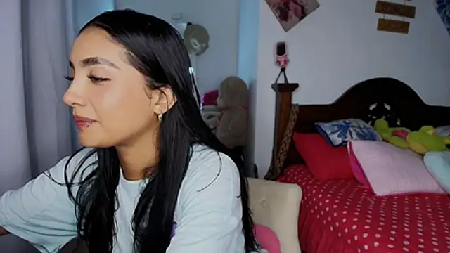 mia yireth online show from 10.25.25