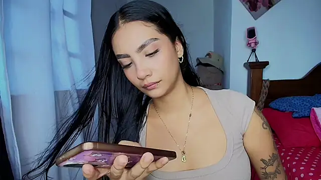 mia yireth online show from 10.29.25