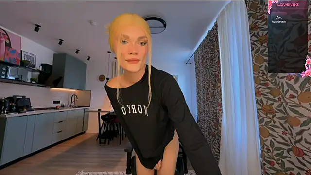 Snapshot of my-muse chatting on 09.11.25 my-muse online show from 09.11.25